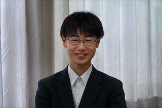 優しさ抜群な素敵な男子中学生